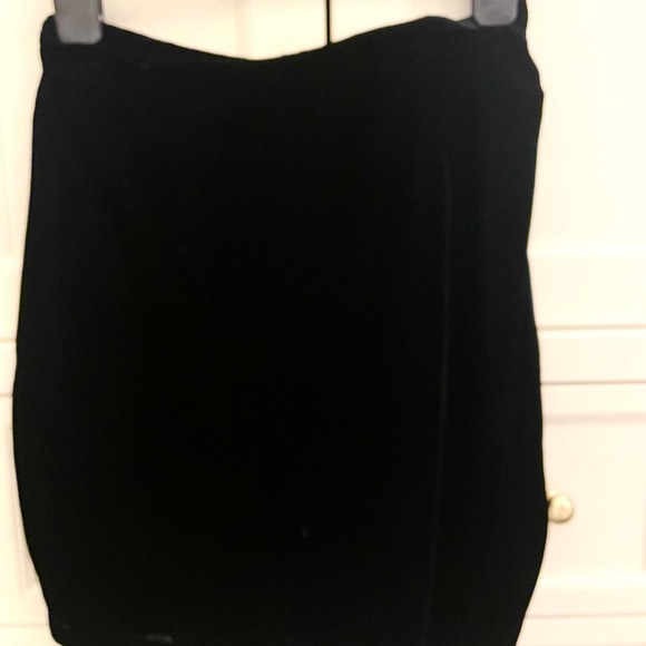 Betty Pol black velvet skirt. - Picture 2 of 5